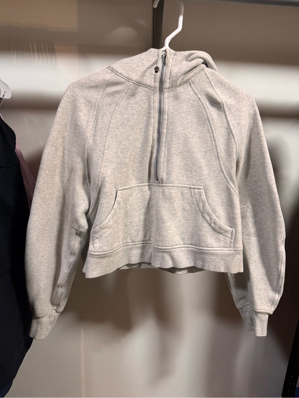 Lululemon athletica Light Gray Cropped Scuba XS/S